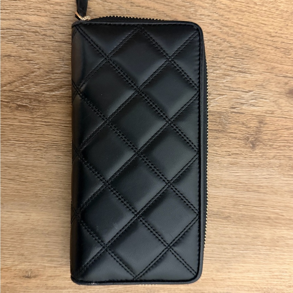 Tory Burch Black Quilted Zip-Around Wallet with Embossed Logo - Picture 2 of 4